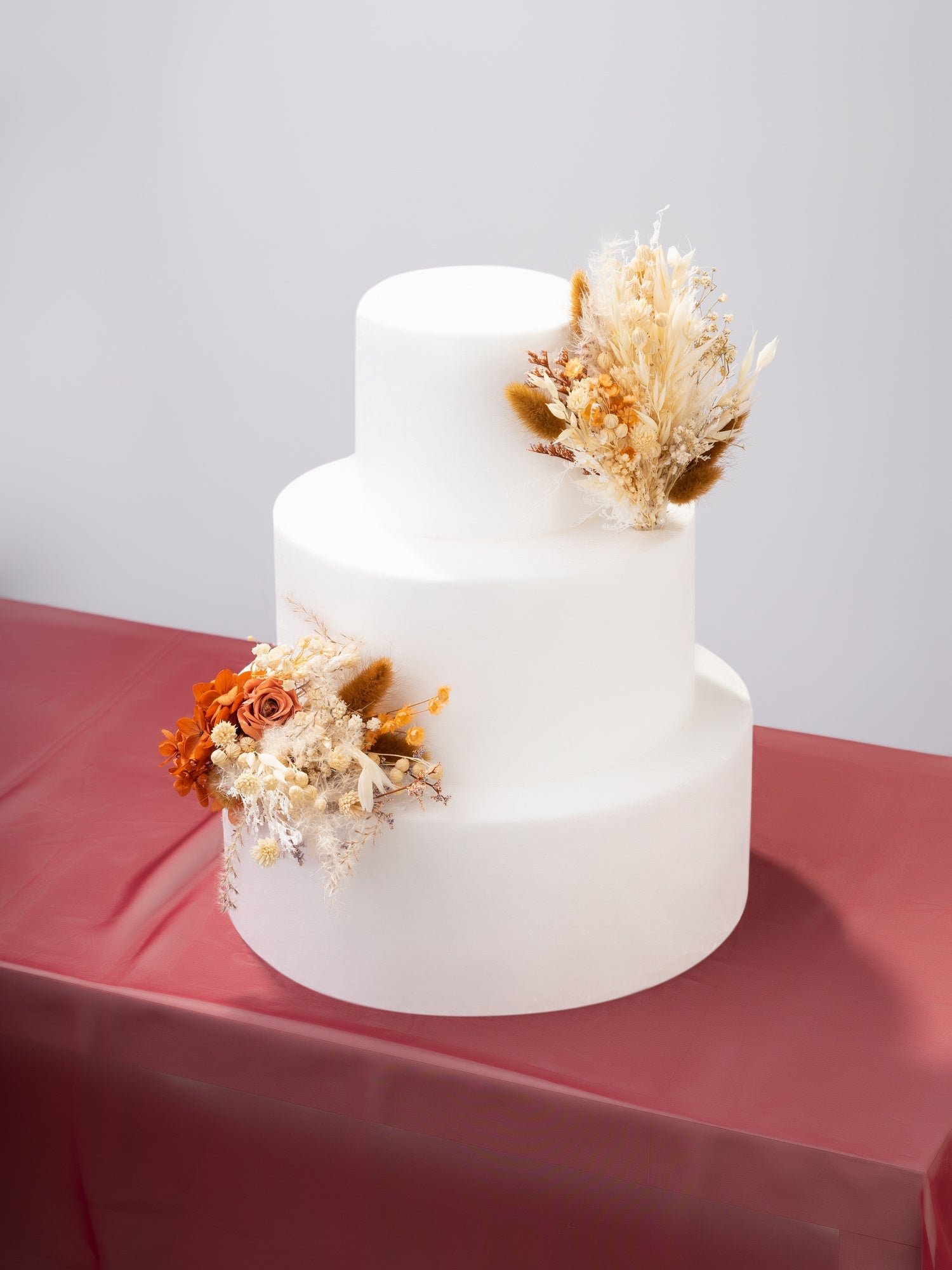 декор на весільний торт з теракотовими квітами декор на торт