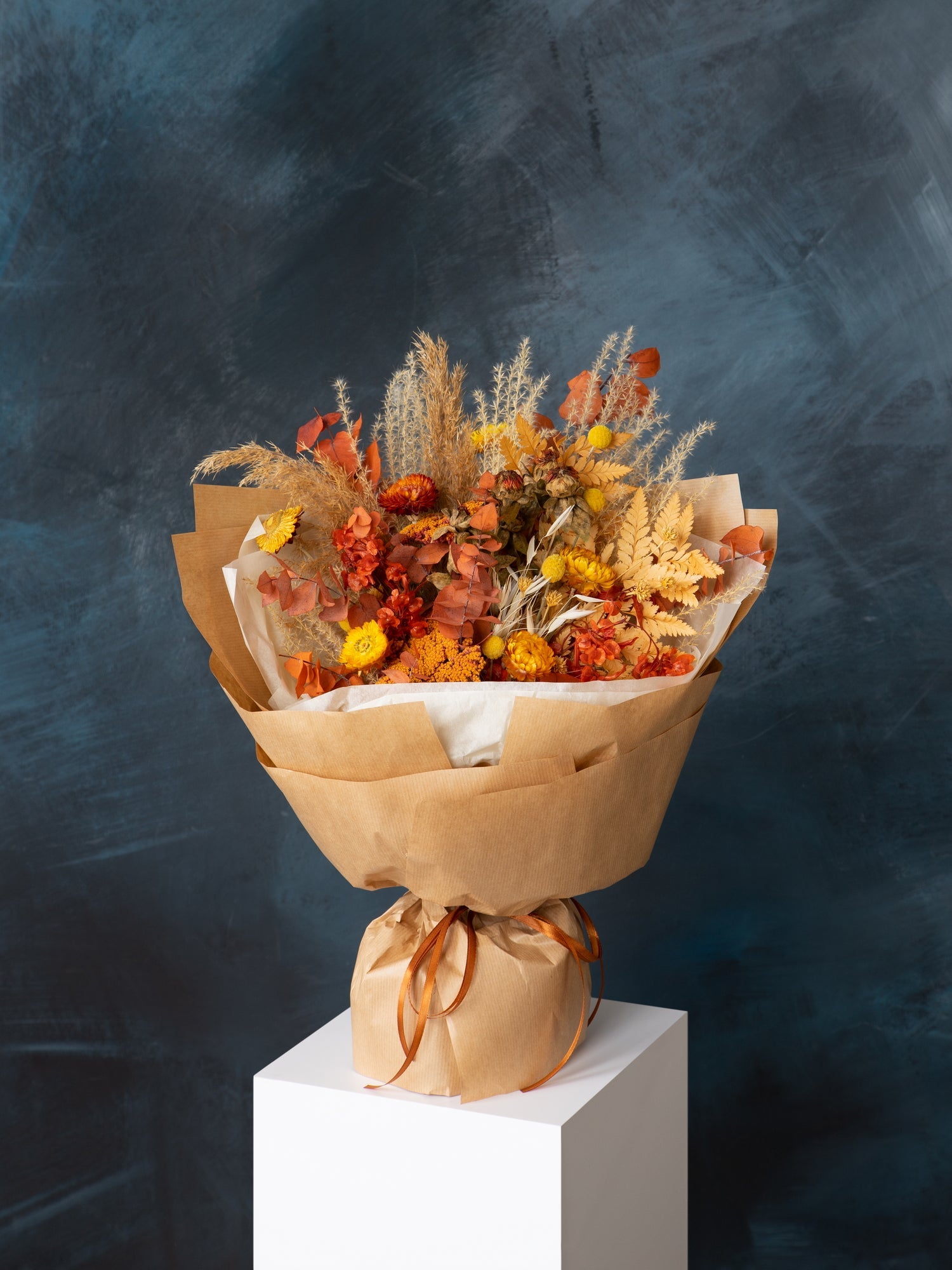 подарунковий осінній букет із стабілізованими квітами подарункові букети