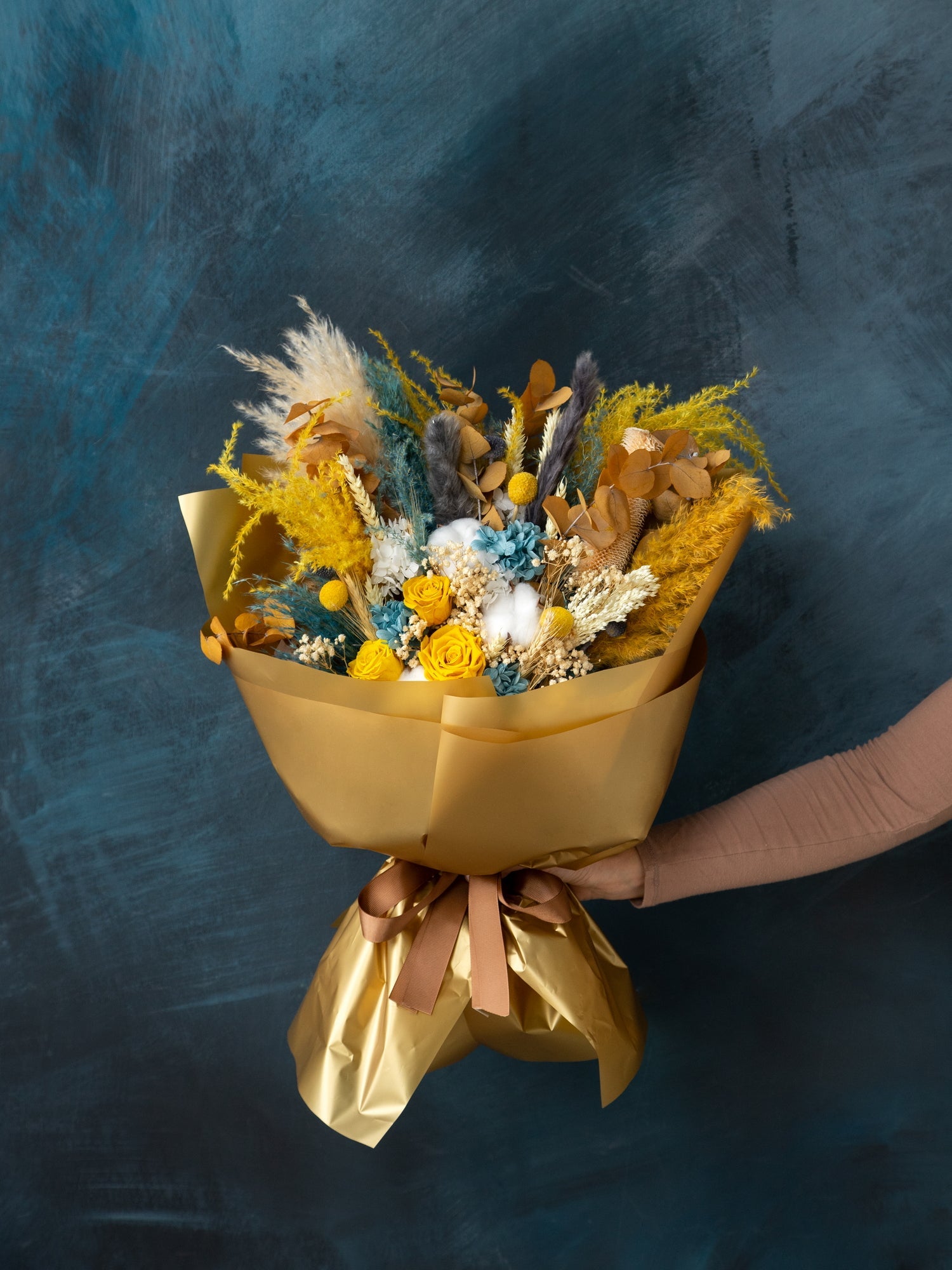 яскравий жовто блакитний подарунковий букет подарункові букети